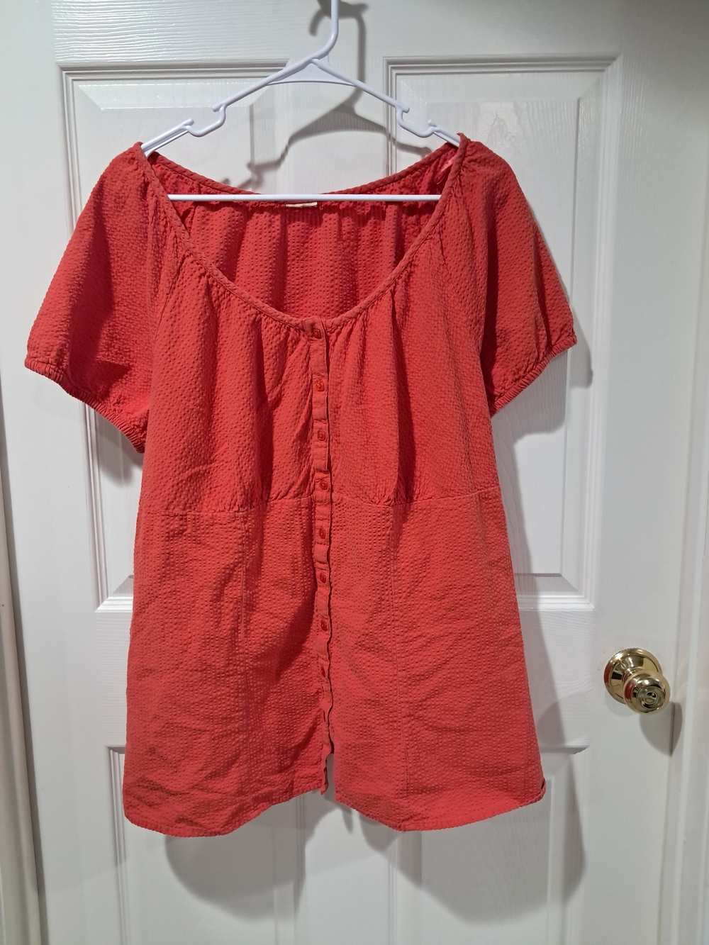 Button-Front Short Sleeve Tunic Top in Coral